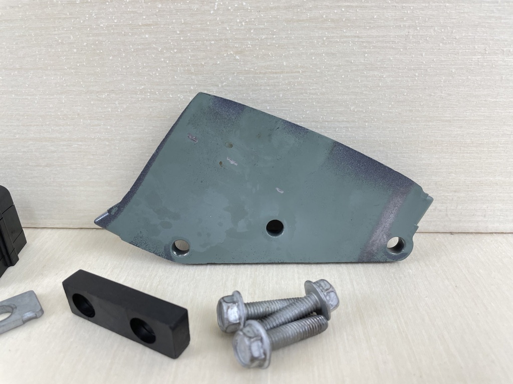 2004 Yamaha 40HP F40 Outboard Cable Cover Plate Fitting 67C-42738-00-4D