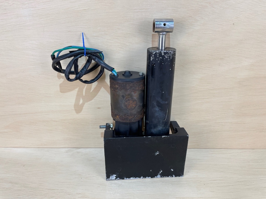 Mercury 70 90 115HP Power Tilt and Trim Assembly 830250T5 - Needs Repair