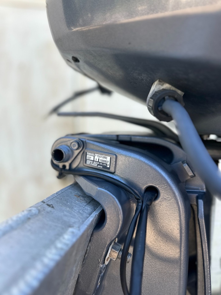 2004 Yamaha 150 HP 4 Stroke Outboard Engine Complete  OEM