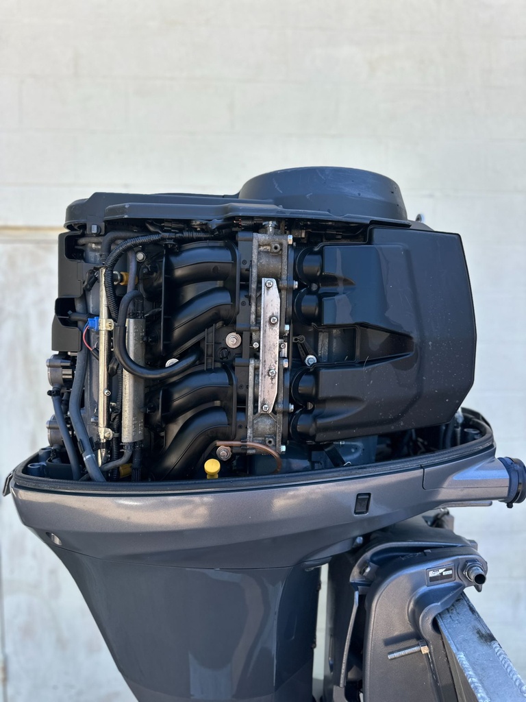 2004 Yamaha 150 HP 4 Stroke Outboard Engine Complete  OEM