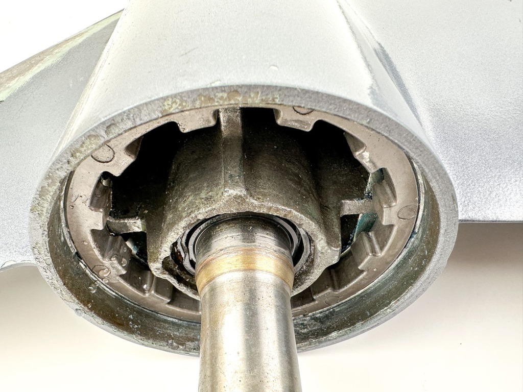 Yamaha 150 175 200 HP 2 Stroke Outboard 25" XL Lower Unit Gear Case Counter