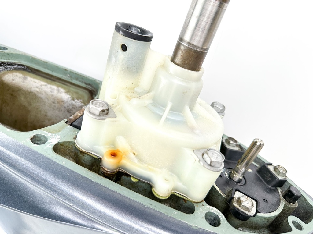 Yamaha 150 175 200 HP 2 Stroke Outboard 25" XL Lower Unit Gear Case Counter