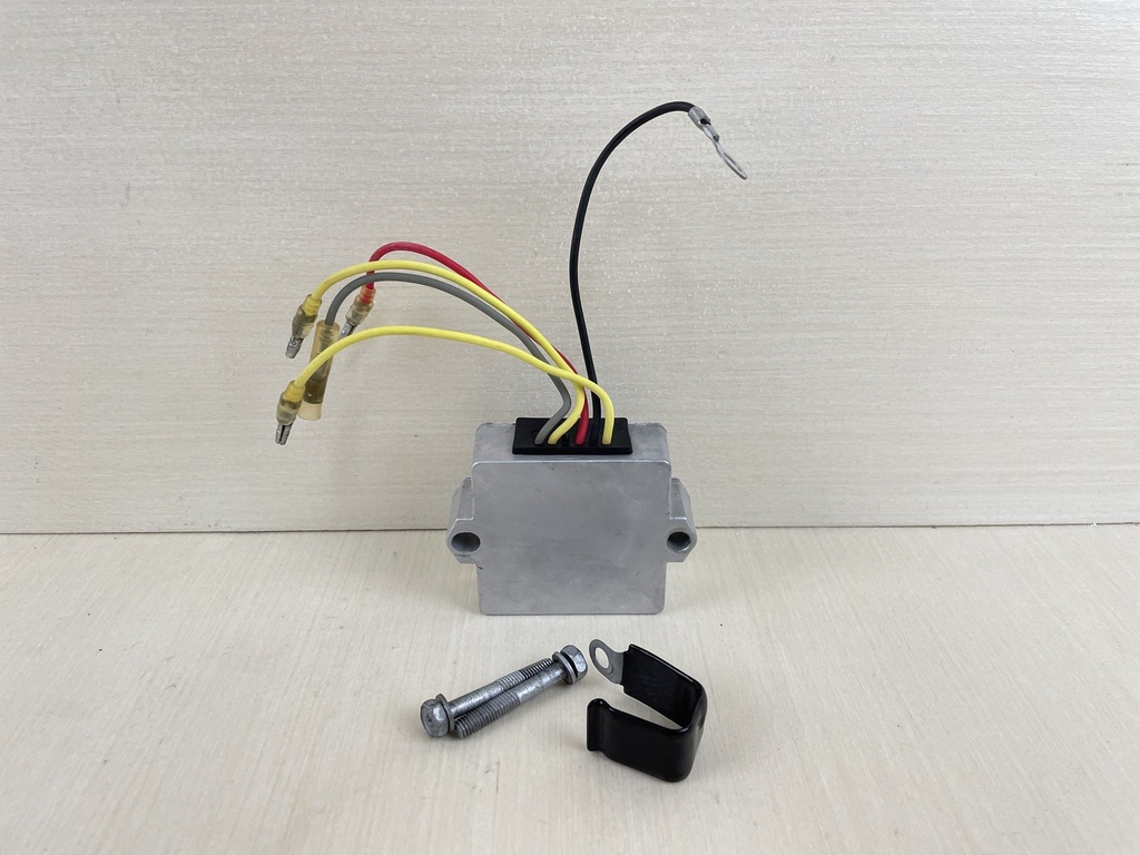2004 Yamaha 40HP 4 Stroke Outboard Regulator Rectifier Assembly 65W-81960-10-00