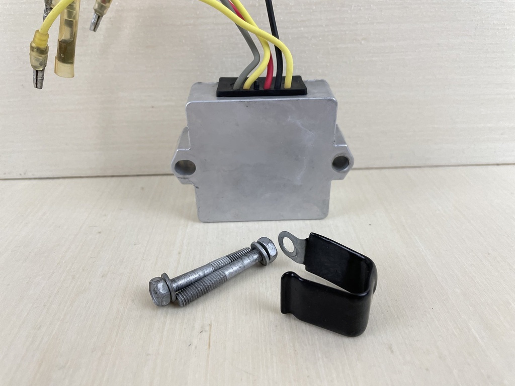 2004 Yamaha 40HP 4 Stroke Outboard Regulator Rectifier Assembly 65W-81960-10-00