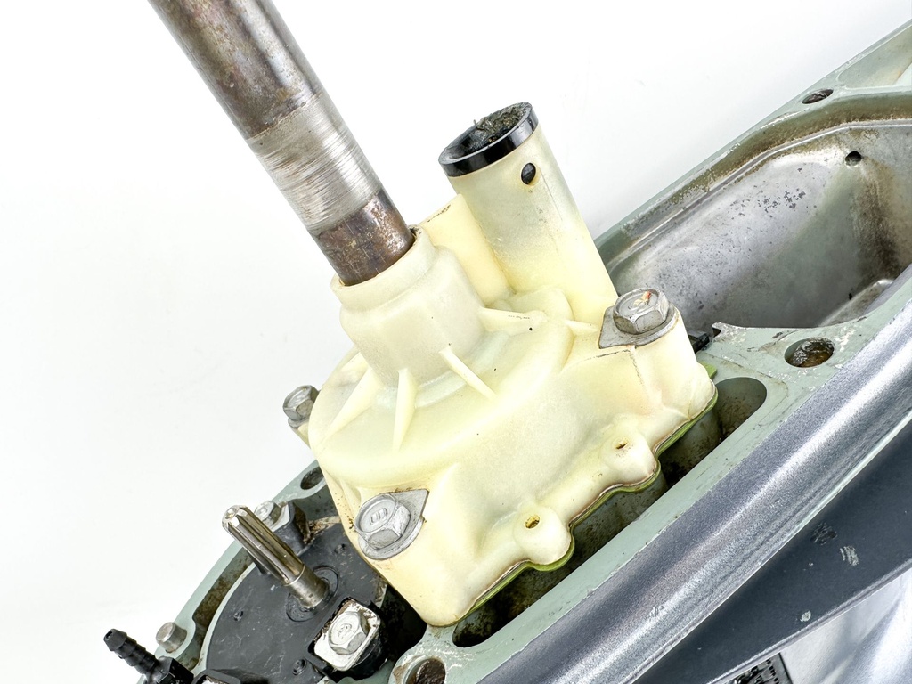 84-2009 Yamaha 115 130 140 HP 2 Stroke Outboard 25" XL Lower Unit Gear Case