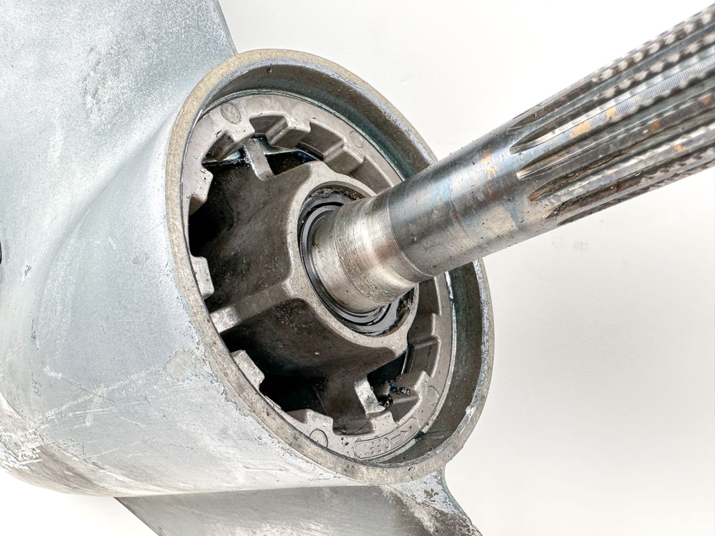 1998 Yamaha 150HP Outboard 2 Stroke XL Lower Unit Gear Case