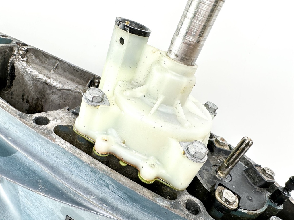 1998 Yamaha 150HP Outboard 2 Stroke XL Lower Unit Gear Case