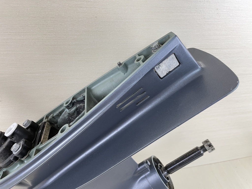 2004 Yamaha 40HP 4 Stroke 20" Long Lower Unit Gear Case RH 67C-45300-11-4D