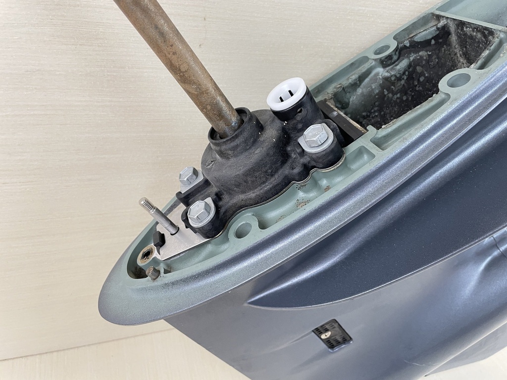 2004 Yamaha 40HP 4 Stroke 20" Long Lower Unit Gear Case RH 67C-45300-11-4D