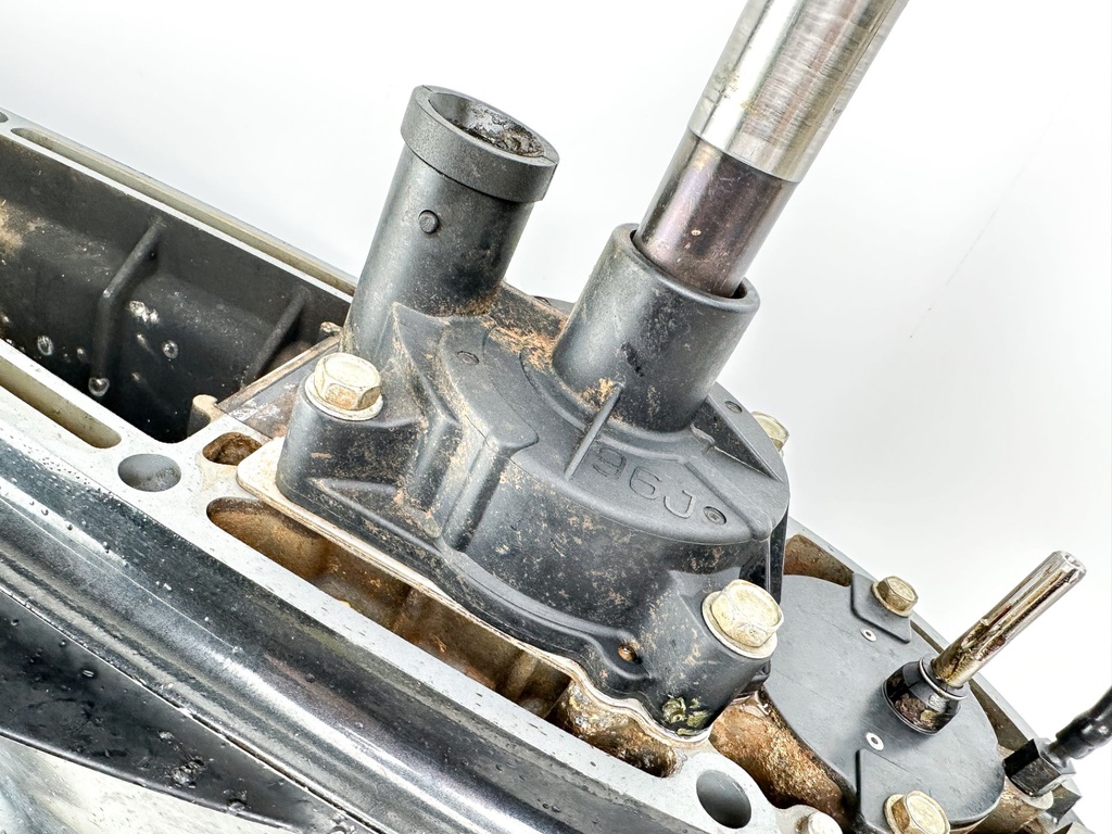 Suzuki 150 175 HP 4 Stroke Outboard 25" XL Lower Unit Gear Case 50040-96838-Y5S