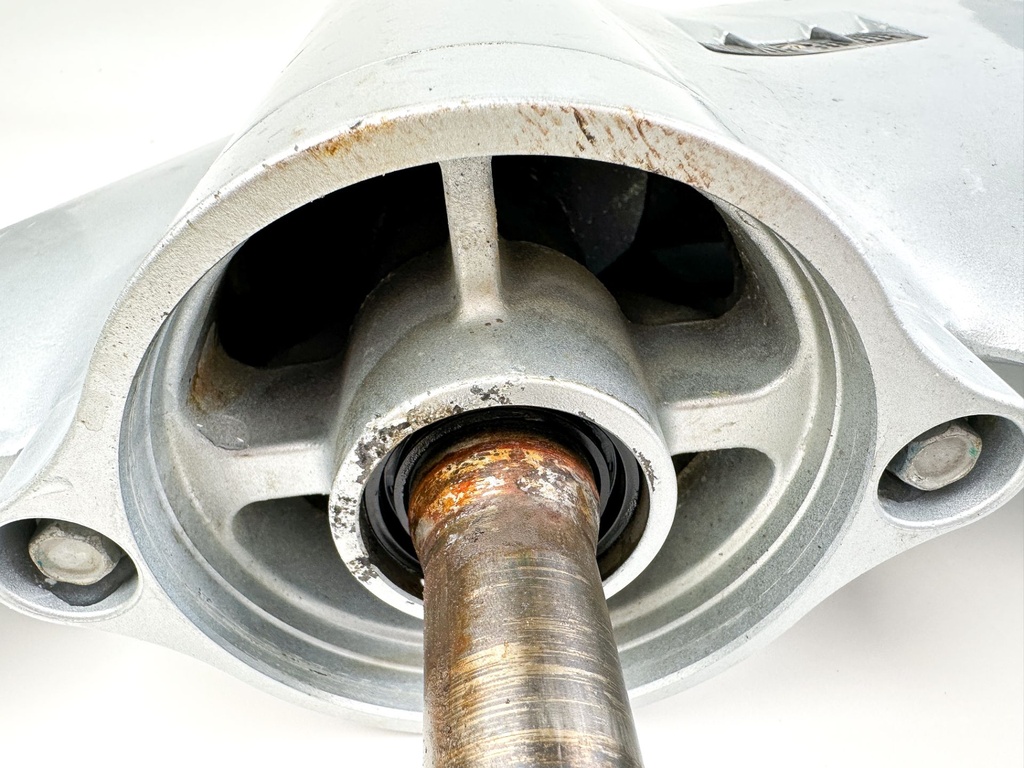 Honda BF 135 150HP 4 Stroke Outboard XL Lower Unit Gear Case - LH Counter