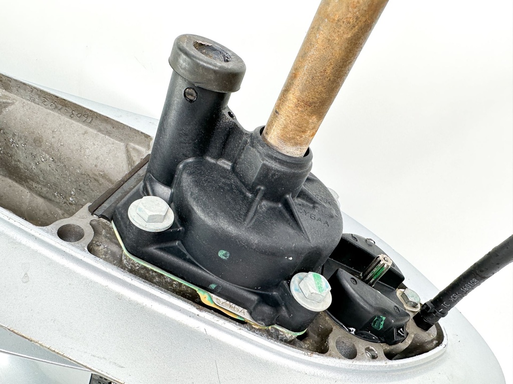 Honda BF 135 150HP 4 Stroke Outboard XL Lower Unit Gear Case - LH Counter