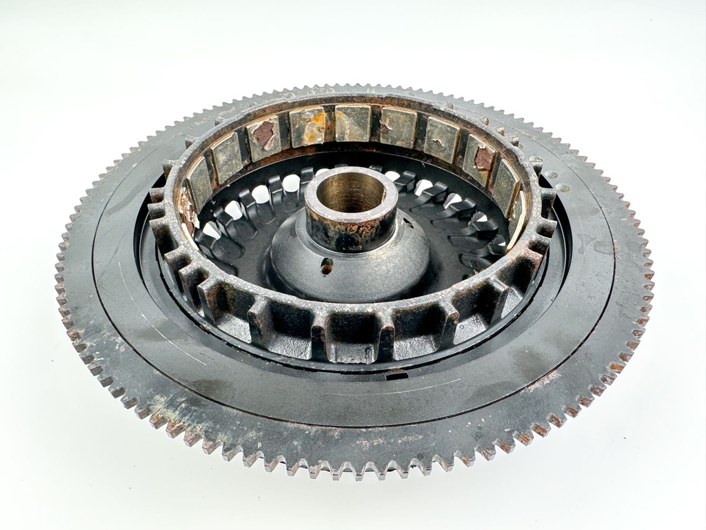 2008 Evinrude 250 HP 2 Stroke Etec Outboard Flywheel 0586924 Repair