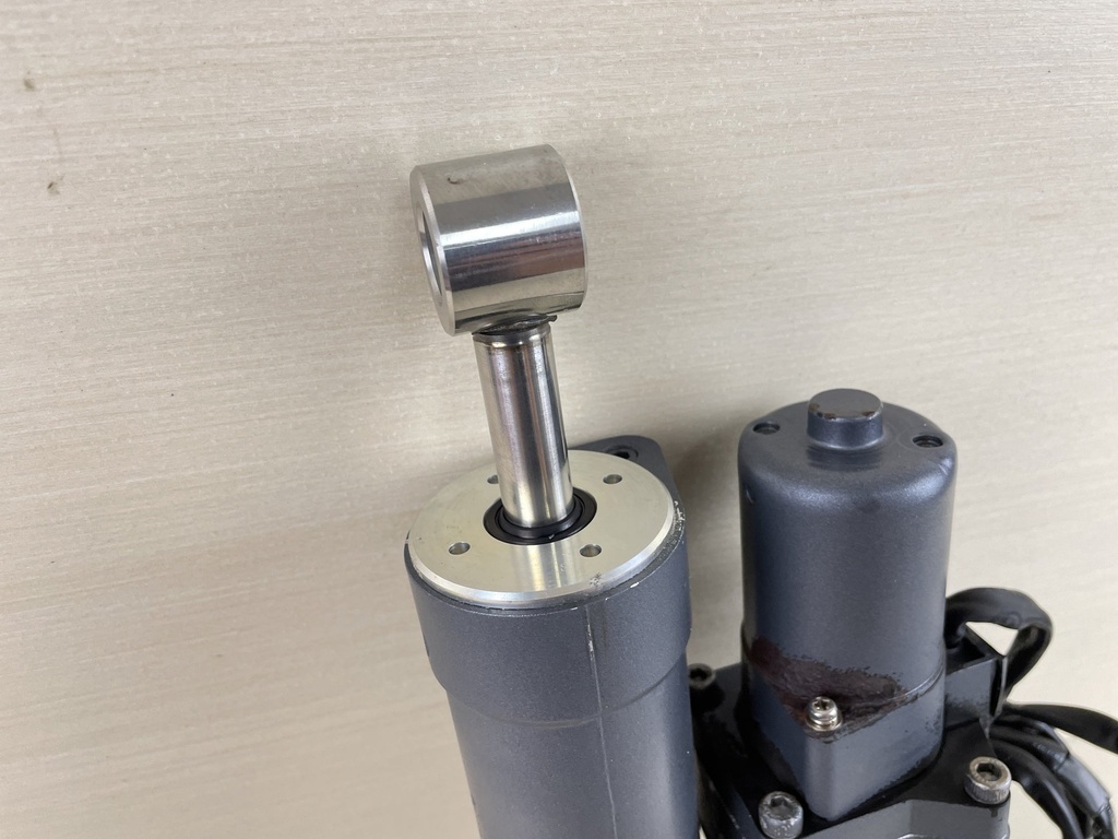 2004 Yamaha 40HP 4 Stroke Outboard Power Trim & Tilt Unit Assembly 67C-43800-00-4D