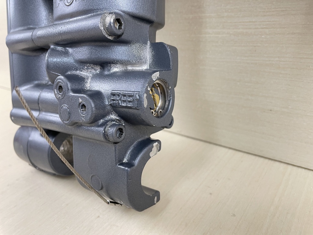 2004 Yamaha 40HP 4 Stroke Outboard Power Trim & Tilt Unit Assembly 67C-43800-00-4D