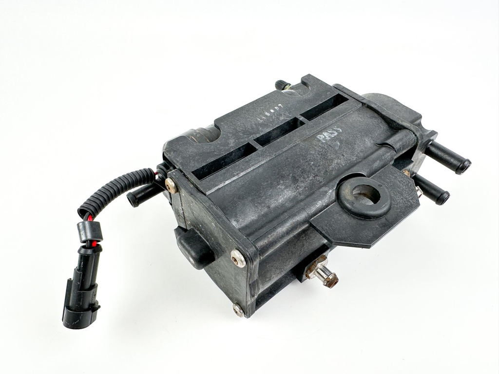 2008 Evinrude 250 HP 2 Stroke Etec Vapor Separator Tank VST 5006063 OEM