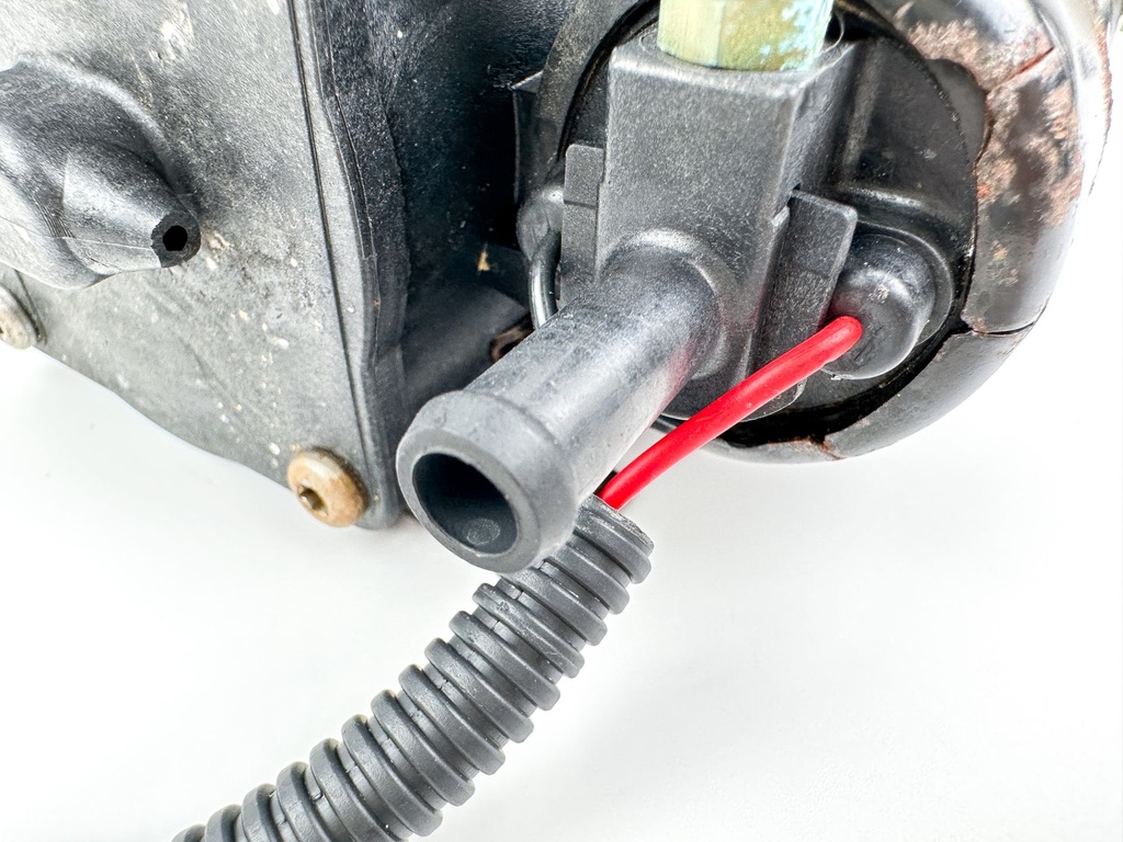 2008 Evinrude 250 HP 2 Stroke Etec Vapor Separator Tank VST 5006063 OEM