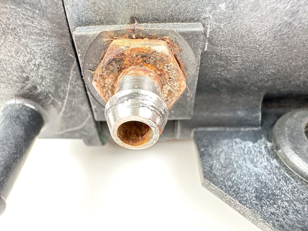 2008 Evinrude 250 HP 2 Stroke Etec Vapor Separator Tank VST 5006063 OEM