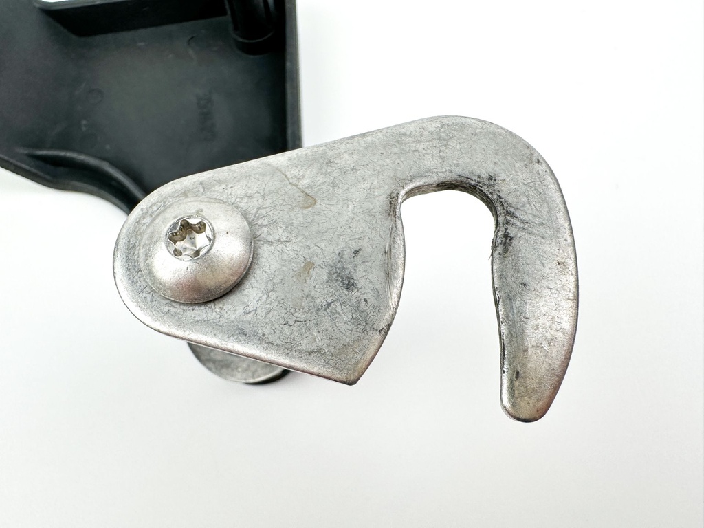 2008 Evinrude 250 HP 2 Stroke Etec Starboard Latch Handle 5005708 OEM