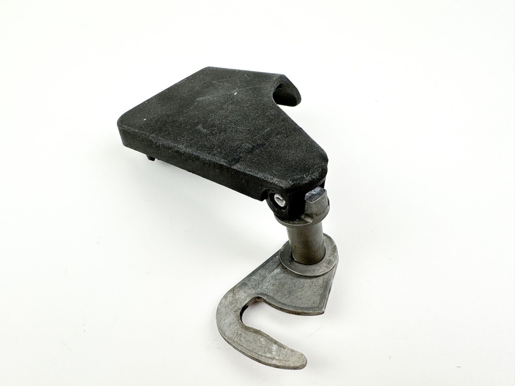 2008 Evinrude 250 HP 2 Stroke Etec Starboard Latch Handle 5005708 OEM