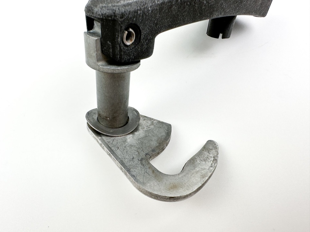 2008 Evinrude 250 HP 2 Stroke Etec Rear Latch Handle 5005709 OEM