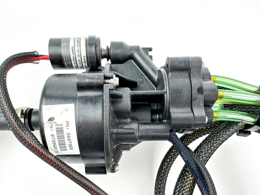 2008 Evinrude 250 HP 2 Stroke Etec Outboard Oil Pump 5007306 OEM