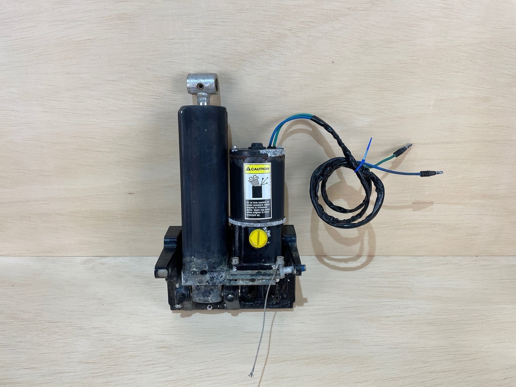 Mercury 70 90 115HP Power Tilt and Trim Assembly 8M0090335 - Needs Repair