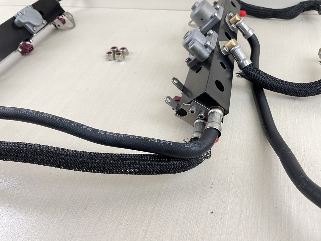 2008 Mercury 225HP ProXs Optimax Fuel Rail Set Complete W/ Injectors 8M0185156