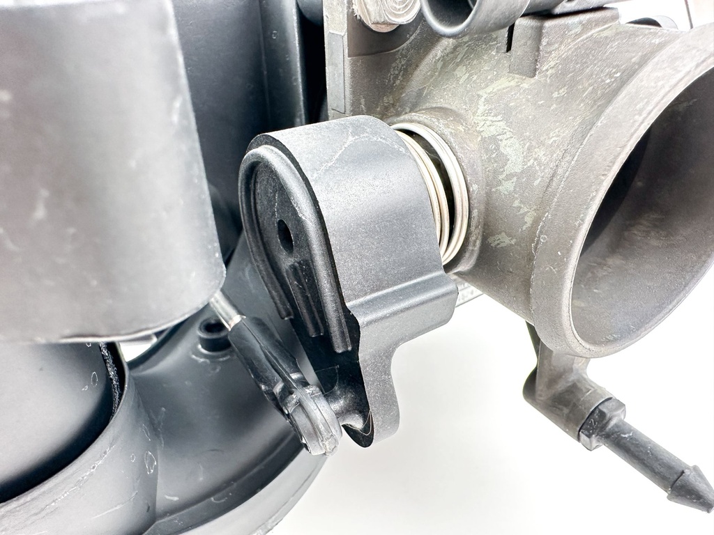 2020 Mercury 90 HP 4 Stroke Outboard Intake Manifold 8M0088065 OEM