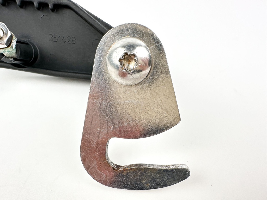 2009 Evinrude 150 HP 2 Stroke Outboard Back Latch Handle 5005709 OEM