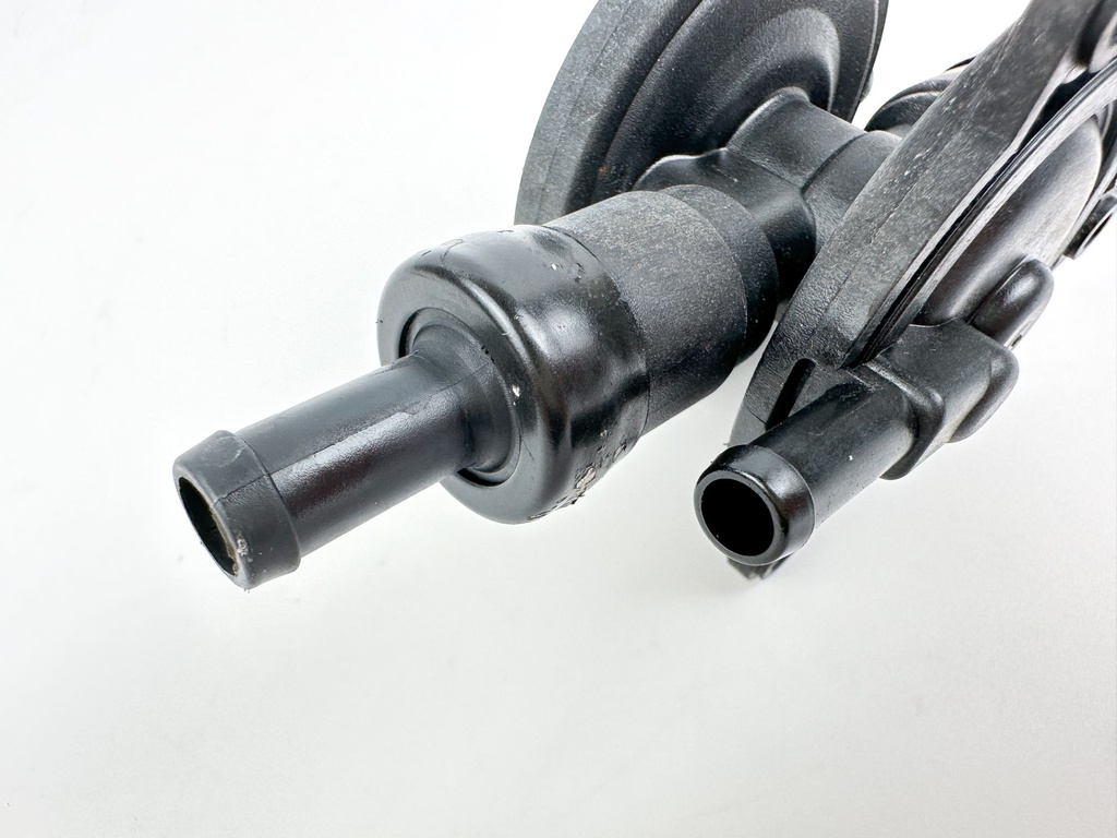 2009 Evinrude 150 HP 2 Stroke Outboard Fuel Lift Pump 5007727 OEM