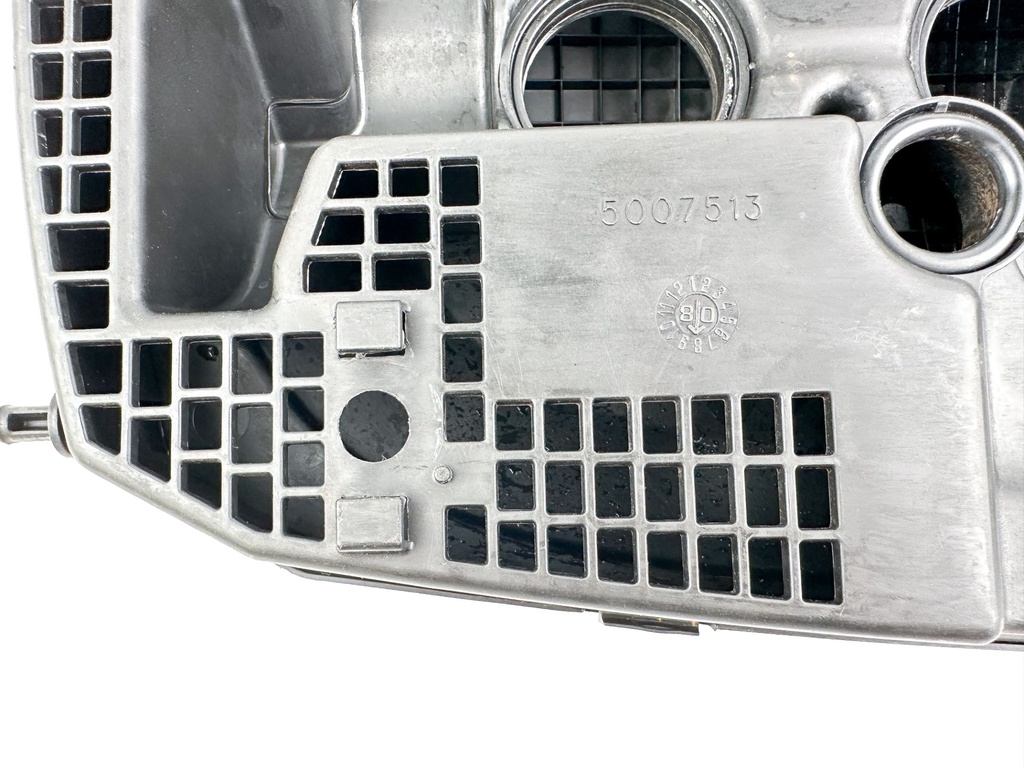 2009 Evinrude 150 HP 2 Stroke Outboard Intake Air Silencer Assembly 5007623 OEM