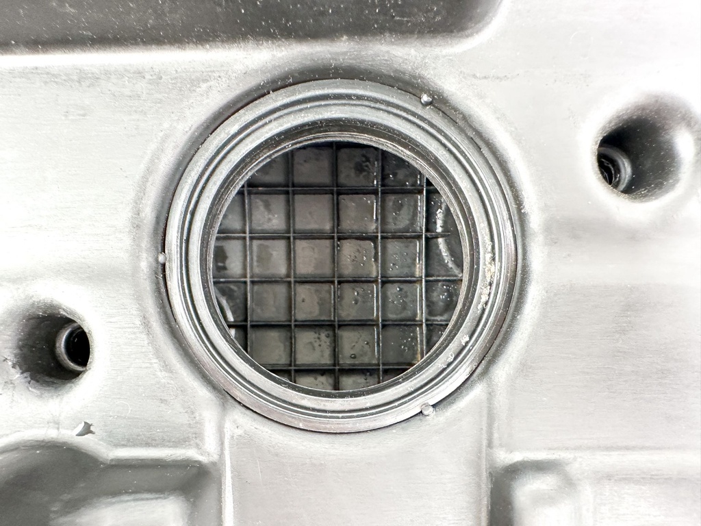 2009 Evinrude 150 HP 2 Stroke Outboard Intake Air Silencer Assembly 5007623 OEM