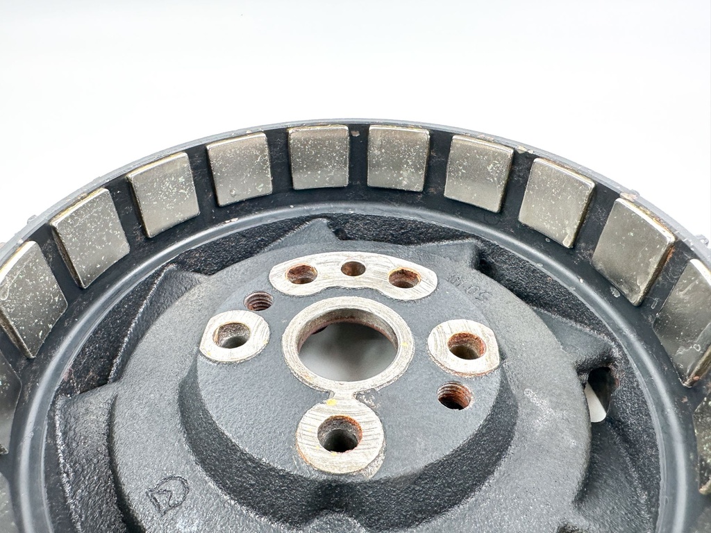 2009 Evinrude 150 HP 2 Stroke Outboard Flywheel 5007033 OEM