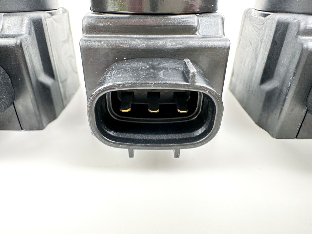 2015 Yamaha 250 HP 4 Stroke Outboard Ignition Coil Set 6CB-82310-00-00 OEM