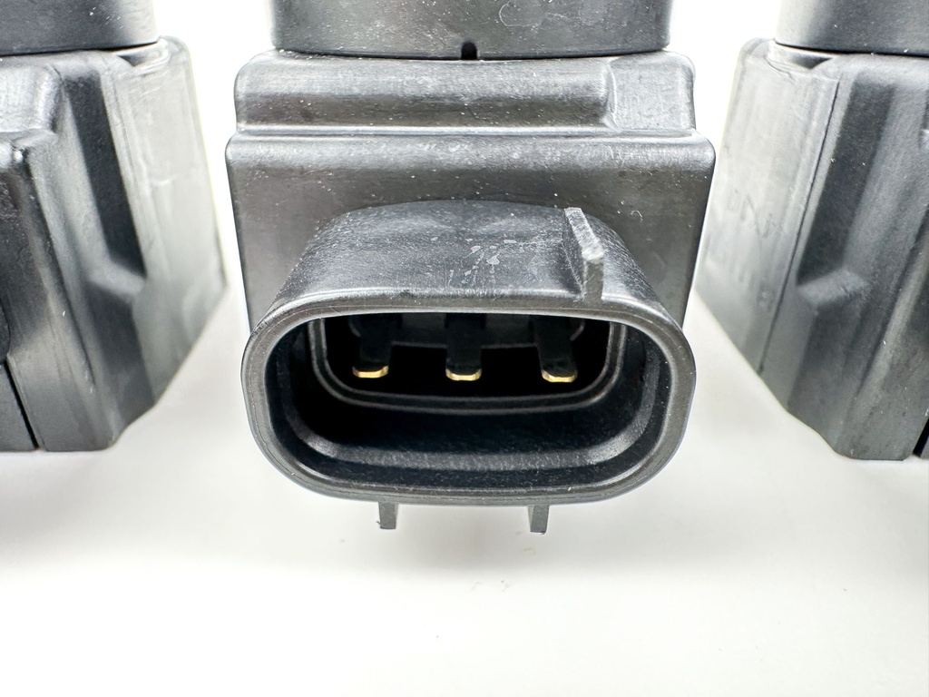 2015 Yamaha 250 HP 4 Stroke Outboard Ignition Coil Set 6CB-82310-00-00 OEM