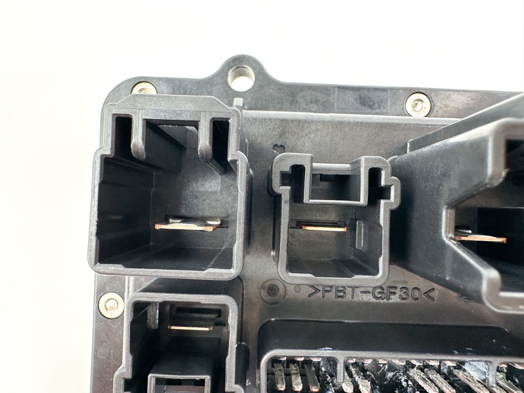 2015 Yamaha 250 HP 4 Stroke Outboard Fuse Box 6CE-82170-10-00 OEM