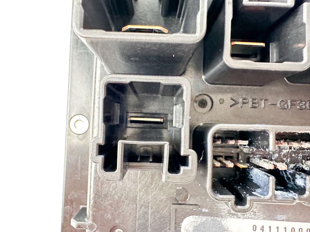 2015 Yamaha 250 HP 4 Stroke Outboard Fuse Box 6CE-82170-10-00 OEM