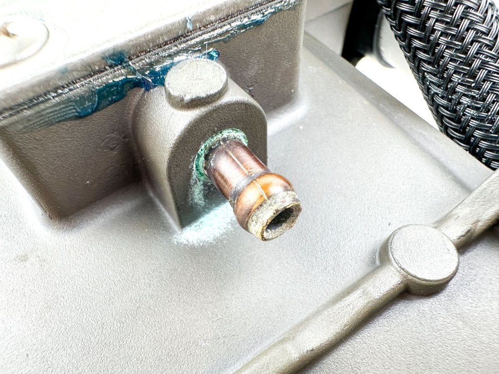 2015 Yamaha 250 HP 4 Stroke Outboard VST Float Chamber Assembly 6CB-14180-10-00 Cleaned