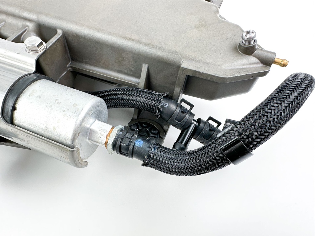 2015 Yamaha 250 HP 4 Stroke Outboard VST Float Chamber Assembly 6CB-14180-10-00 Cleaned