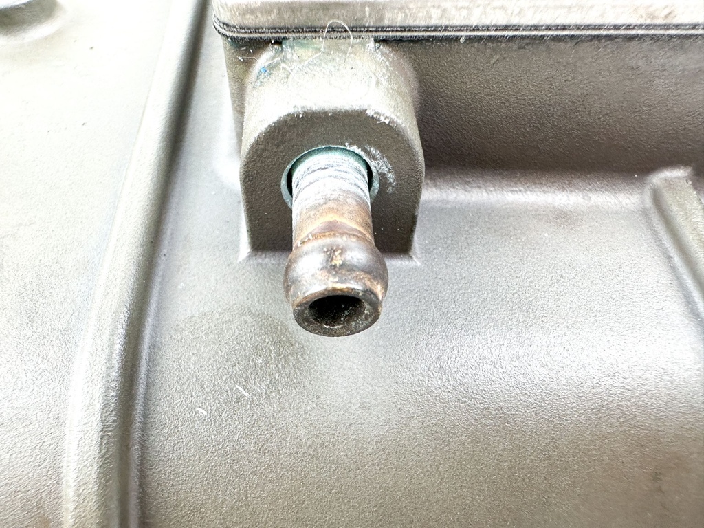 2015 Yamaha 250 HP 4 Stroke Outboard VST Float Chamber Assembly 6CB-14180-10-00 Cleaned