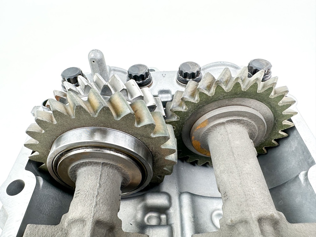 2019 Yamaha 150 HP 4 Stroke Outboard Balancer Assembly 63P-11500-04-00 OEM