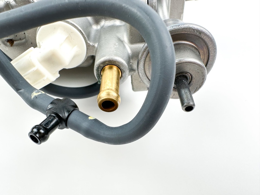 2019 Yamaha 150 HP 4 Stroke Outboard VST Float Chamber Assembly 63P-14180-20-00 Cleaned