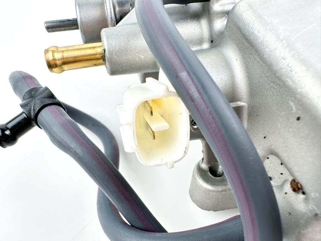 2019 Yamaha 150 HP 4 Stroke Outboard VST Float Chamber Assembly 63P-14180-20-00 Cleaned