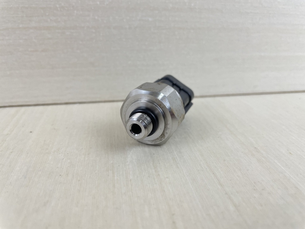 2015 Yamaha 200HP F200 4 Stroke Outboard Oil Pressure Sender Sensor 6AW-83651-00-00