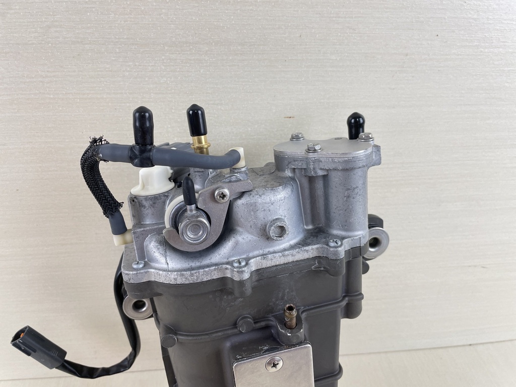 2015 Yamaha 200HP F200 4 Stroke Outboard Float Chamber Assembly Fuel 6DA-14180-00-00  