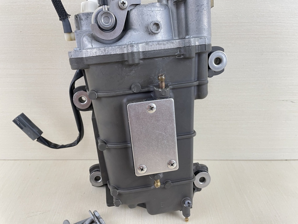 2015 Yamaha 200HP F200 4 Stroke Outboard Float Chamber Assembly Fuel 6DA-14180-00-00  