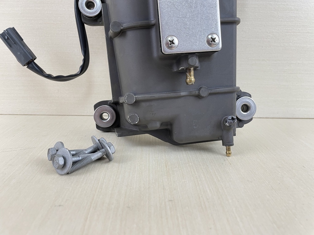 2015 Yamaha 200HP F200 4 Stroke Outboard Float Chamber Assembly Fuel 6DA-14180-00-00  