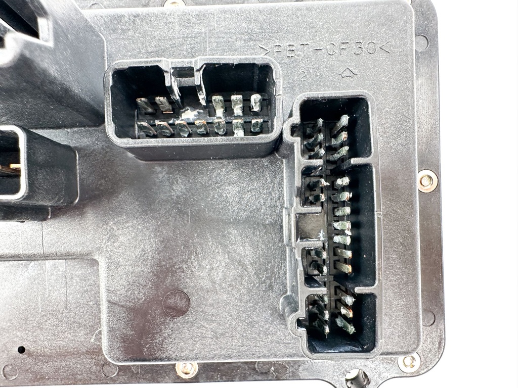 2005 Yamaha 250 HP 4 Stroke Outboard Fuse Box 6P2-82170-00-00 OEM