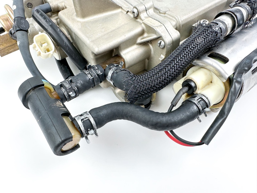 2005 Yamaha 250 HP 4 Stroke Outboard VST Float Chamber Assembly 6P2-14180-00-00 Cleaned